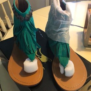 BNWT Fringe sandals